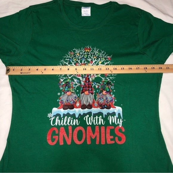 Christmas Shirt Size Large Chillin With My Gnomies Graphic Short Sleeve Green - Picture 4 of 6